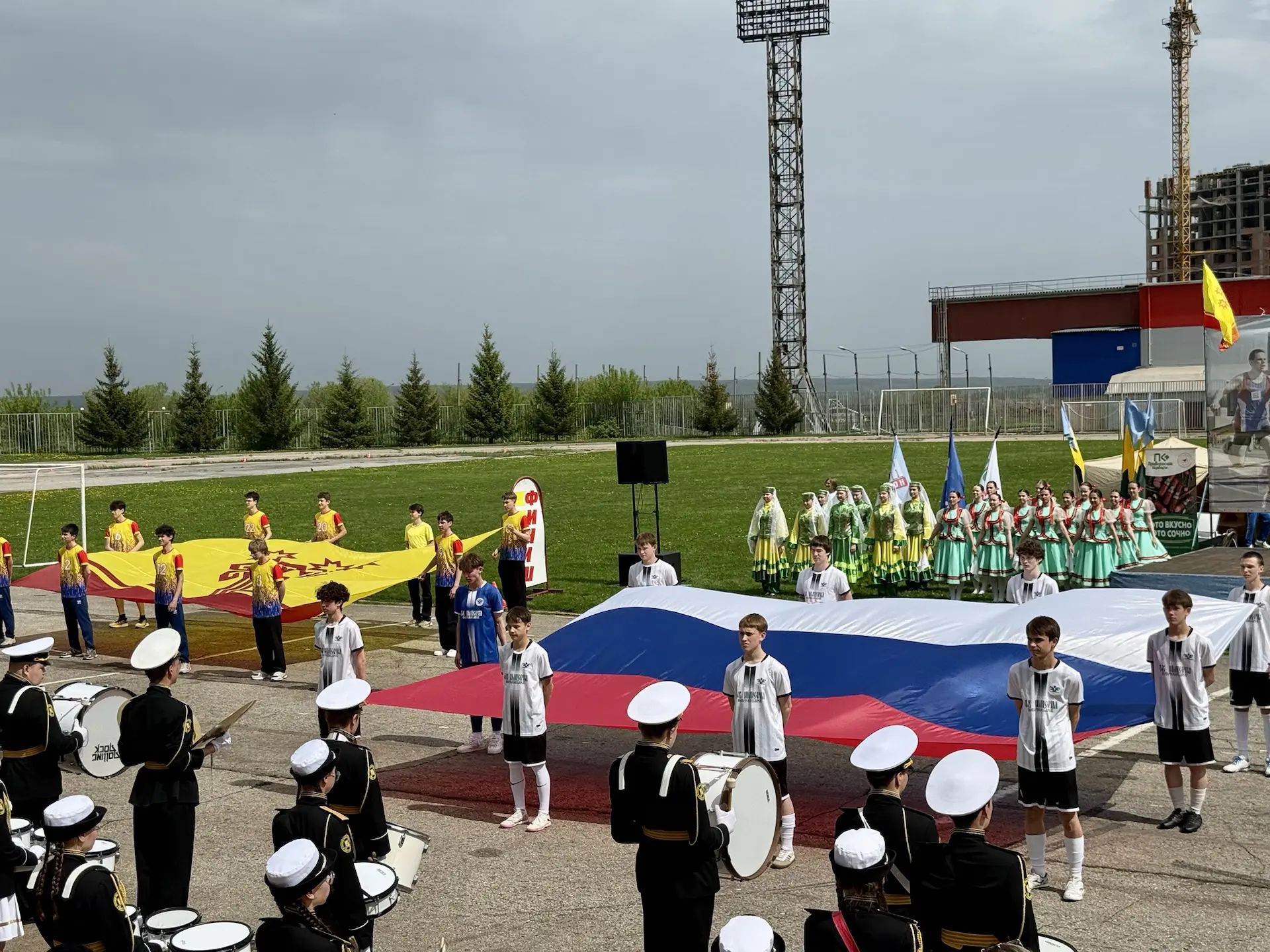 Поздравил участников 33-й легкоатлетической эстафеты на призы газеты «Грани» с открытием соревнований Поздравил участников 33-й легкоатлетической эстафеты на призы газеты «Грани» с открытием соревнований