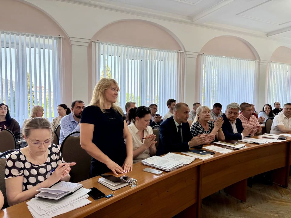 На еженедельной планерке сегодня обсудили ключевые темы, в том числе: На еженедельной планерке сегодня обсудили ключевые темы, в том числе: