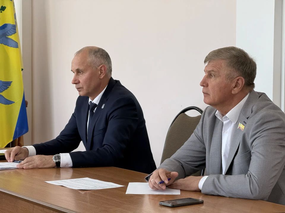 На еженедельной планерке сегодня обсудили ключевые темы, в том числе: На еженедельной планерке сегодня обсудили ключевые темы, в том числе: