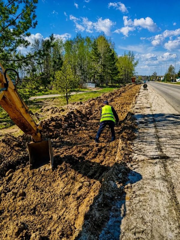 В Калинино продолжают строить тротуары и остановки