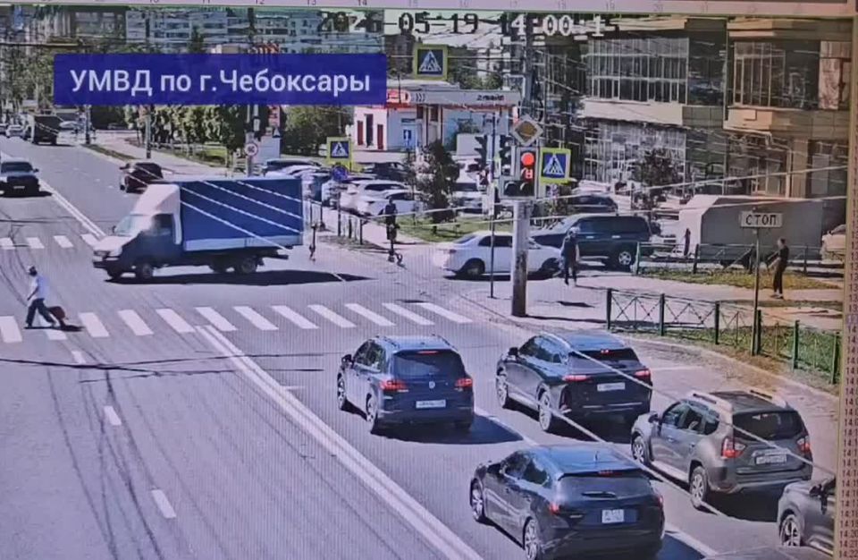 В Чебоксарах полицейские разбираются в обстоятельствах ДТП на проспекте М.Горького с участием несовершеннолетнего водителя электросамоката