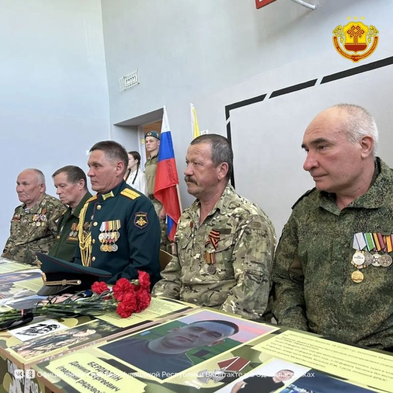 21 мая в Шоршелской школе им. А. Г. Николаева Мариинско-Посадского округа торжественно открыли сразу три «Парты Героя» 21 мая в Шоршелской школе им. А. Г. Николаева Мариинско-Посадского округа торжественно открыли сразу три «Парты Героя»
