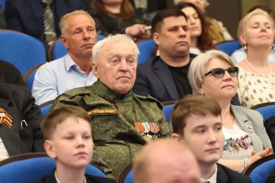 Дмитрий Захаров:. Сейчас нахожусь в Архангельске на семинаре Российского военно-исторического общества - РВИО «Лучшие практики патриотической работы» Дмитрий Захаров:. Сейчас нахожусь в Архангельске на семинаре Российского военно-исторического общества - РВИО «Лучшие практики патриотической работы»