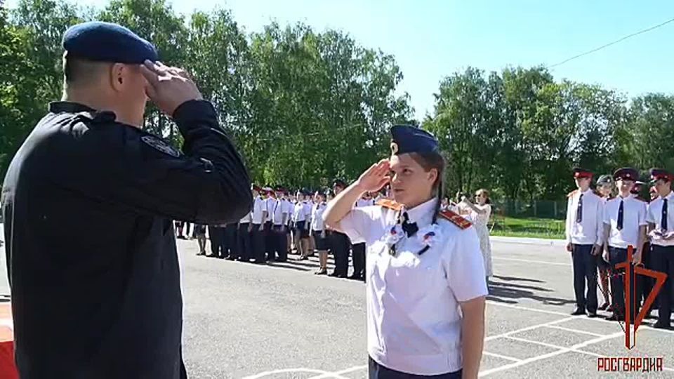 В Чебоксарах в Кадетской школе имени генерал-майора милиции В. Архипова учащиеся полицейских классов приняли Присягу кадета