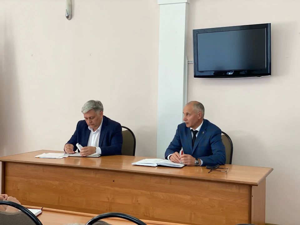 Глава города Александр Алексеев провел еженедельное совещание с руководителями УК Глава города Александр Алексеев провел еженедельное совещание с руководителями УК