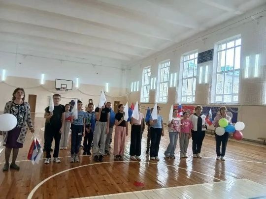 Летний лагерь в Янышской школе: Путешествие по России начинается!