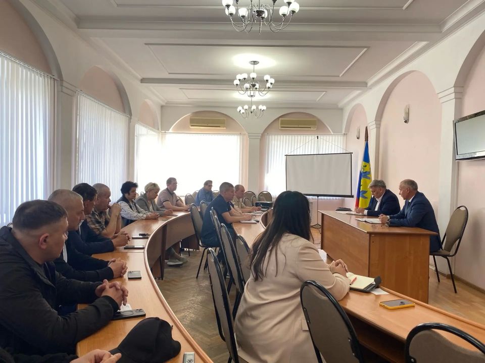 Глава города Александр Алексеев провел еженедельное совещание с руководителями УК Глава города Александр Алексеев провел еженедельное совещание с руководителями УК