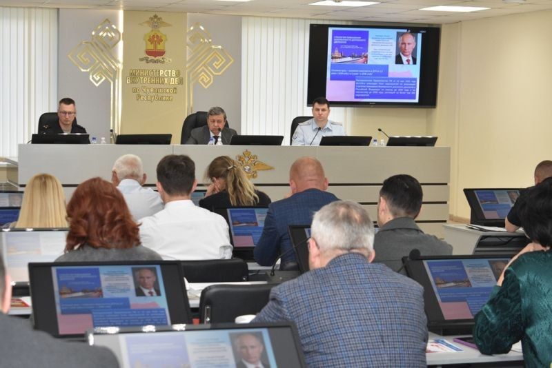 В МВД по Чувашской Республике прошло заседание Общественного совета при ведомстве по вопросам обеспечения безопасного отдыха детей в летний период В МВД по Чувашской Республике прошло заседание Общественного совета при ведомстве по вопросам обеспечения безопасного отдыха детей в летний период