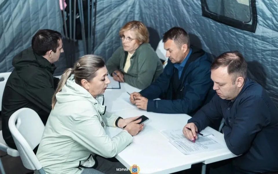 Вчера глава города Станислав Трофимов провел прием граждан для пострадавших от атак БПЛА Вчера глава города Станислав Трофимов провел прием граждан для пострадавших от атак БПЛА