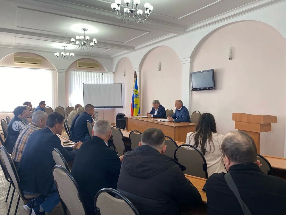 Глава города Александр Алексеев провел еженедельное совещание с руководителями УК Глава города Александр Алексеев провел еженедельное совещание с руководителями УК