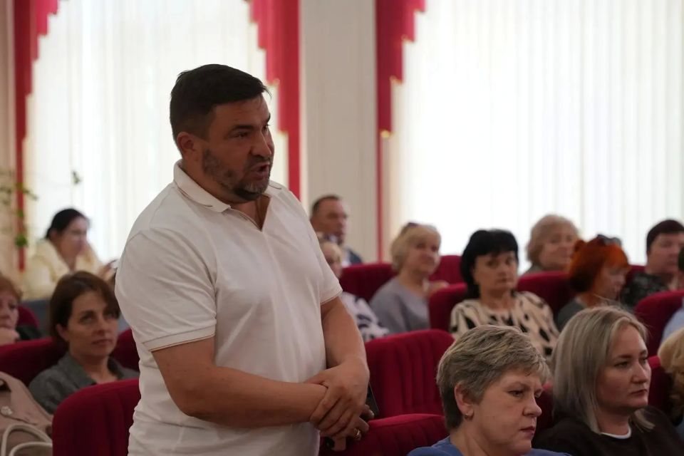 Леонид Черкесов: Вместе с депутатом Виктором Горбуновы и Главой Порецкого округа Евгением Лебедевым провёл встречу с активом села Леонид Черкесов: Вместе с депутатом Виктором Горбуновы и Главой Порецкого округа Евгением Лебедевым провёл встречу с активом села