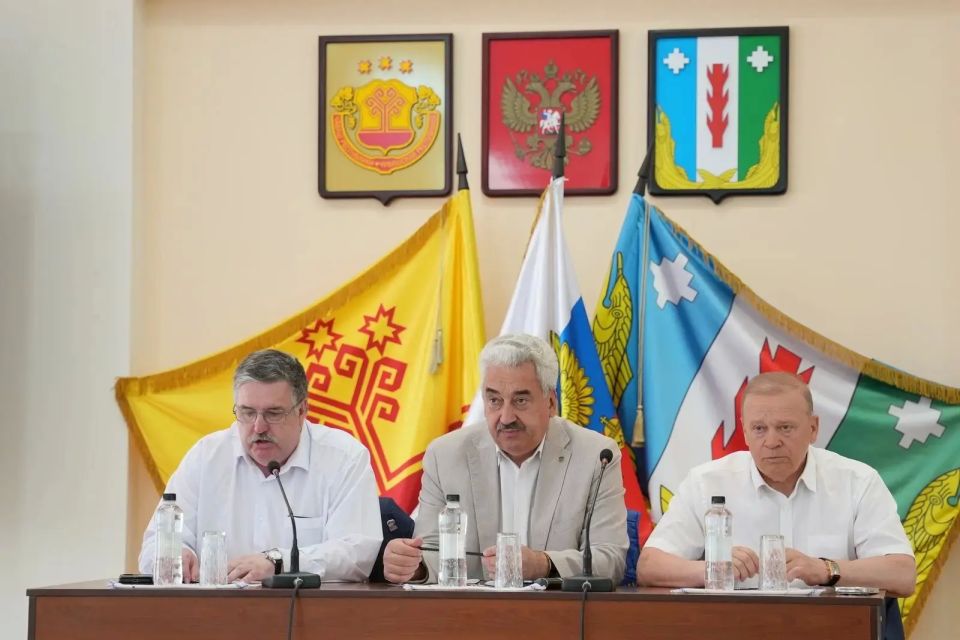 Леонид Черкесов: Вместе с депутатом Виктором Горбуновы и Главой Порецкого округа Евгением Лебедевым провёл встречу с активом села