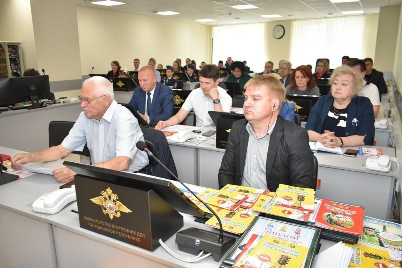 В МВД по Чувашской Республике прошло заседание Общественного совета при ведомстве по вопросам обеспечения безопасного отдыха детей в летний период В МВД по Чувашской Республике прошло заседание Общественного совета при ведомстве по вопросам обеспечения безопасного отдыха детей в летний период