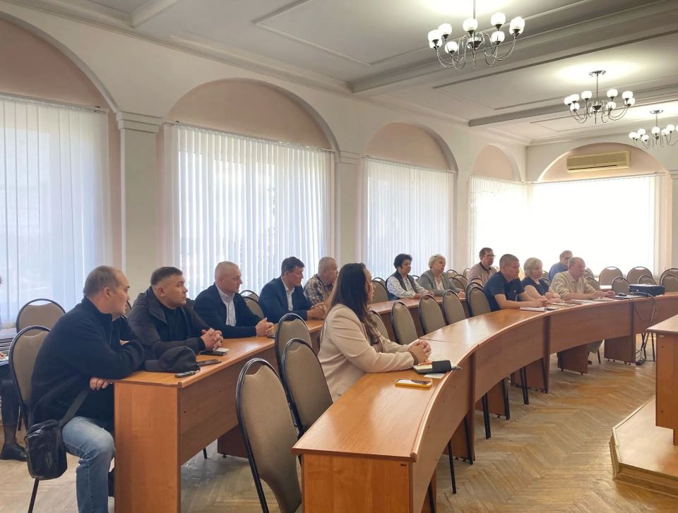 Глава города Александр Алексеев провел еженедельное совещание с руководителями УК