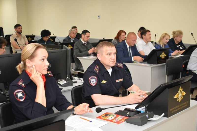 В МВД по Чувашской Республике прошло заседание Общественного совета при ведомстве по вопросам обеспечения безопасного отдыха детей в летний период В МВД по Чувашской Республике прошло заседание Общественного совета при ведомстве по вопросам обеспечения безопасного отдыха детей в летний период