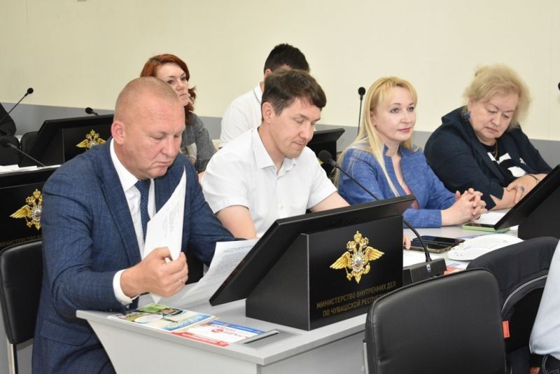 В МВД по Чувашской Республике прошло заседание Общественного совета при ведомстве по вопросам обеспечения безопасного отдыха детей в летний период В МВД по Чувашской Республике прошло заседание Общественного совета при ведомстве по вопросам обеспечения безопасного отдыха детей в летний период