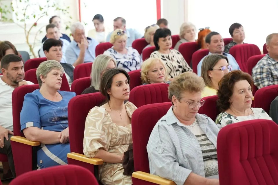 Леонид Черкесов: Вместе с депутатом Виктором Горбуновы и Главой Порецкого округа Евгением Лебедевым провёл встречу с активом села Леонид Черкесов: Вместе с депутатом Виктором Горбуновы и Главой Порецкого округа Евгением Лебедевым провёл встречу с активом села