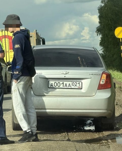 В Чувашии сотрудники полиции оперативно задержали пьяного водителя, скрывшегося после ДТП со «скорой»
