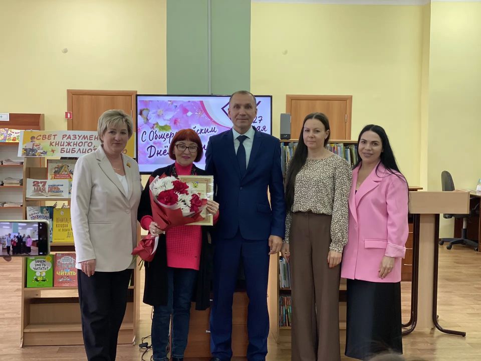 В Библиотеке им. С. Маршака поздравили хранителей знаний В Библиотеке им. С. Маршака поздравили хранителей знаний
