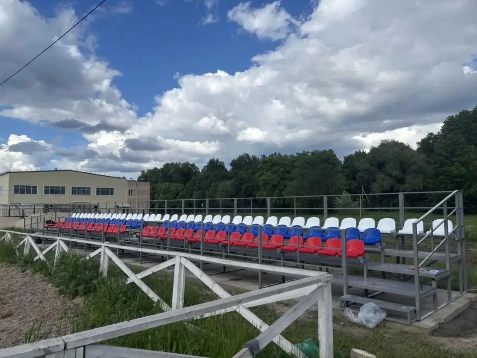 В республиканской спортивной школе по конному спорту в рамках государственной программы «Спорт России» появились современные уличные трибуны для зрителей на конкурном поле В республиканской спортивной школе по конному спорту в рамках государственной программы «Спорт России» появились современные уличные трибуны для зрителей на конкурном поле