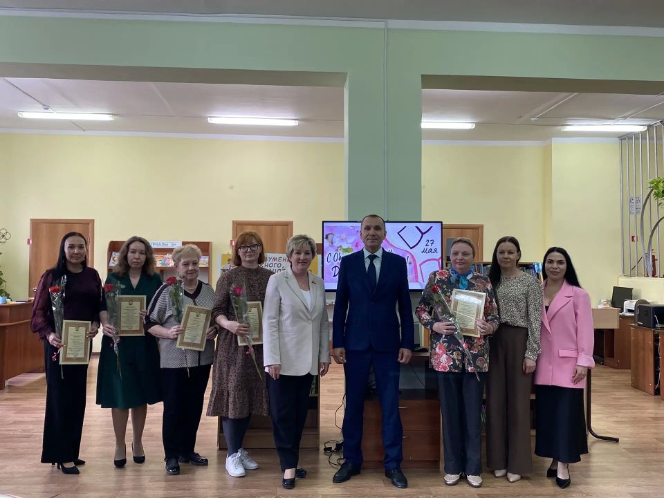В Библиотеке им. С. Маршака поздравили хранителей знаний В Библиотеке им. С. Маршака поздравили хранителей знаний