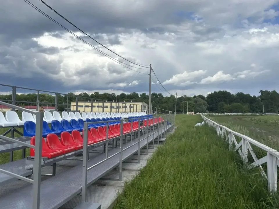 В республиканской спортивной школе по конному спорту в рамках государственной программы «Спорт России» появились современные уличные трибуны для зрителей на конкурном поле В республиканской спортивной школе по конному спорту в рамках государственной программы «Спорт России» появились современные уличные трибуны для зрителей на конкурном поле