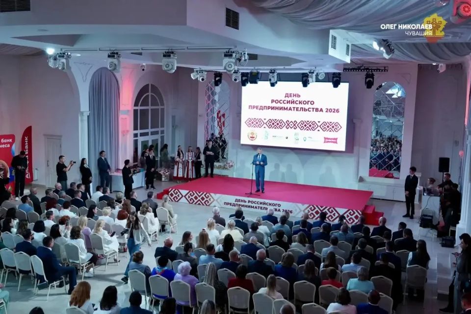 Олег Николаев: День предпринимателя – повод чествовать победителей республиканского конкурса «Предприниматель года» Олег Николаев: День предпринимателя – повод чествовать победителей республиканского конкурса «Предприниматель года»