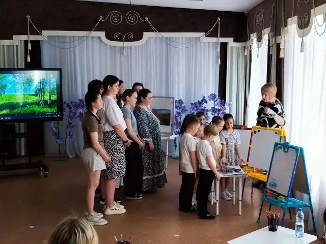 От студента до мастера: в Чебоксарах прошел педагогический квест «Искусство в каждый детский сад» От студента до мастера: в Чебоксарах прошел педагогический квест «Искусство в каждый детский сад»