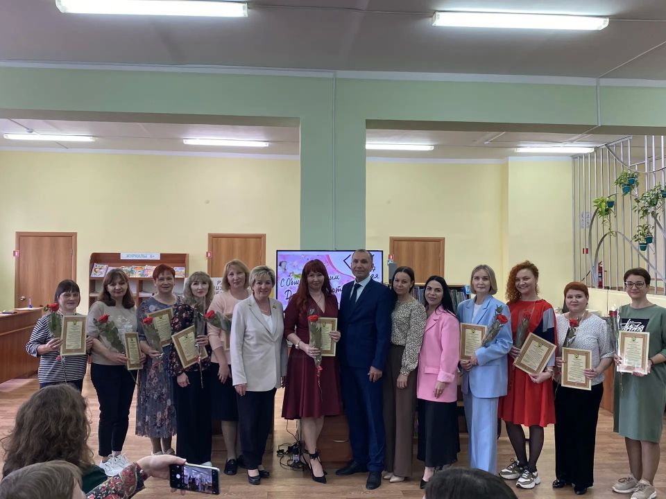 В Библиотеке им. С. Маршака поздравили хранителей знаний В Библиотеке им. С. Маршака поздравили хранителей знаний
