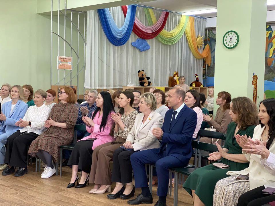 В Библиотеке им. С. Маршака поздравили хранителей знаний В Библиотеке им. С. Маршака поздравили хранителей знаний