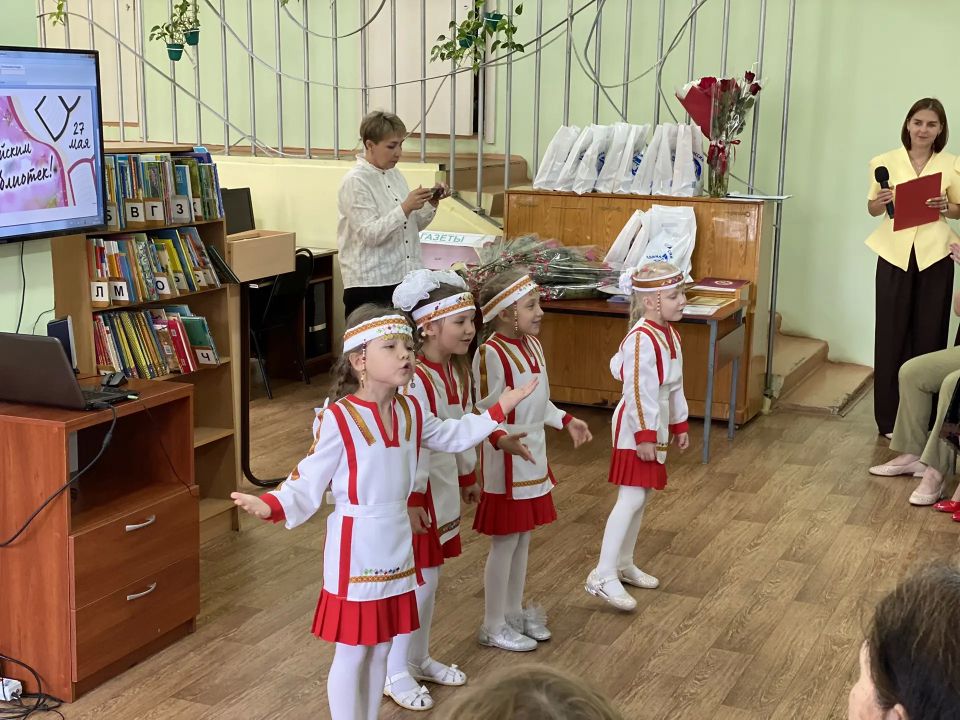 В Библиотеке им. С. Маршака поздравили хранителей знаний