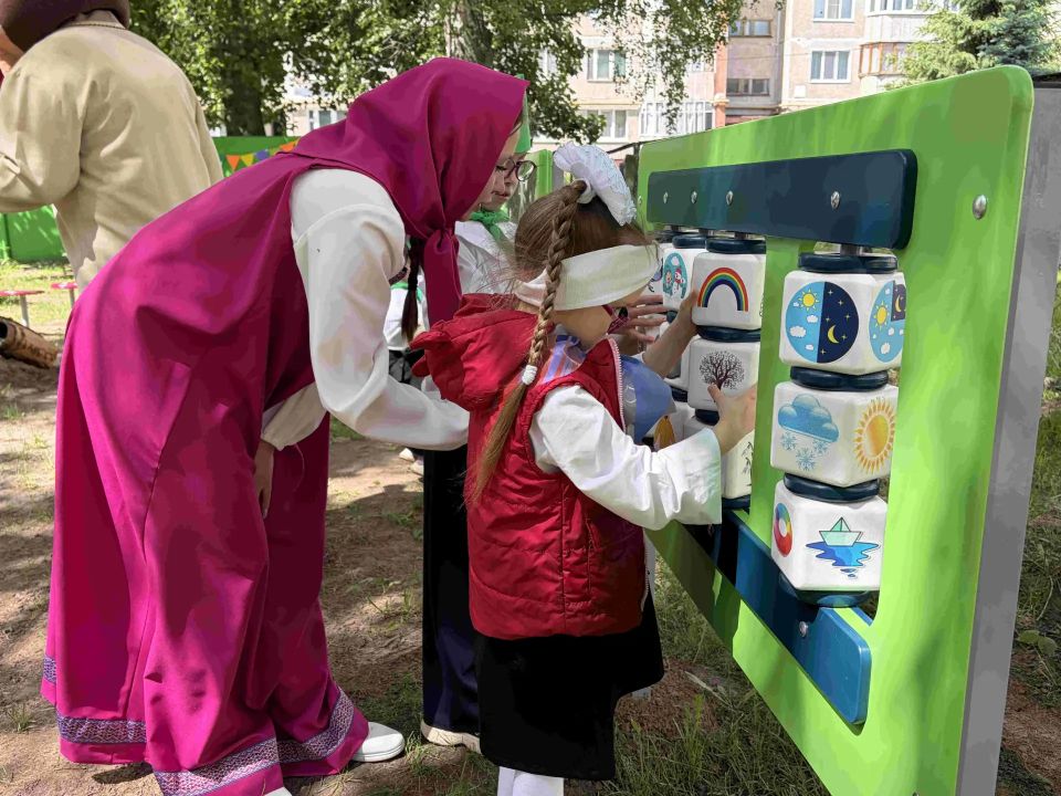 Чебоксарская ГЭС подарила «умную» площадку ребятам с нарушением зрения в День защиты детей Чебоксарская ГЭС подарила «умную» площадку ребятам с нарушением зрения в День защиты детей