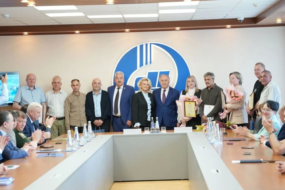 Леонид Черкесов: Вместе с депутатом Госдумы Аллой Салаевой и председателем Собрания депутатов Шумерлинского округа Сергеем Яргуниным в Шумерле поздравили коллектив Комбината автомобильных фургонов со знаменательной датой –... Леонид Черкесов: Вместе с депутатом Госдумы Аллой Салаевой и председателем Собрания депутатов Шумерлинского округа Сергеем Яргуниным в Шумерле поздравили коллектив Комбината автомобильных фургонов со знаменательной датой –...