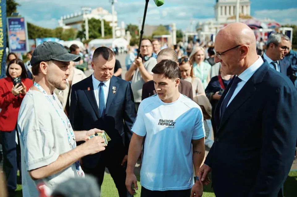В Международный день защиты детей Сергей Кириенко и Дмитрий Чернышенко приняли участие в фестивале «Движения первых» В Международный день защиты детей Сергей Кириенко и Дмитрий Чернышенко приняли участие в фестивале «Движения первых»