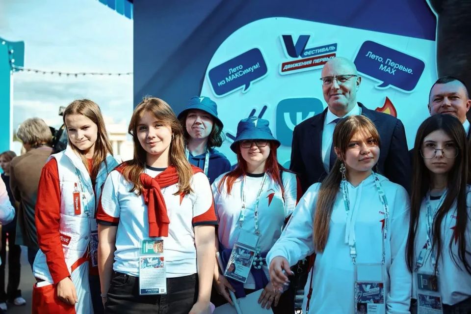 В Международный день защиты детей Сергей Кириенко и Дмитрий Чернышенко приняли участие в фестивале «Движения первых» В Международный день защиты детей Сергей Кириенко и Дмитрий Чернышенко приняли участие в фестивале «Движения первых»