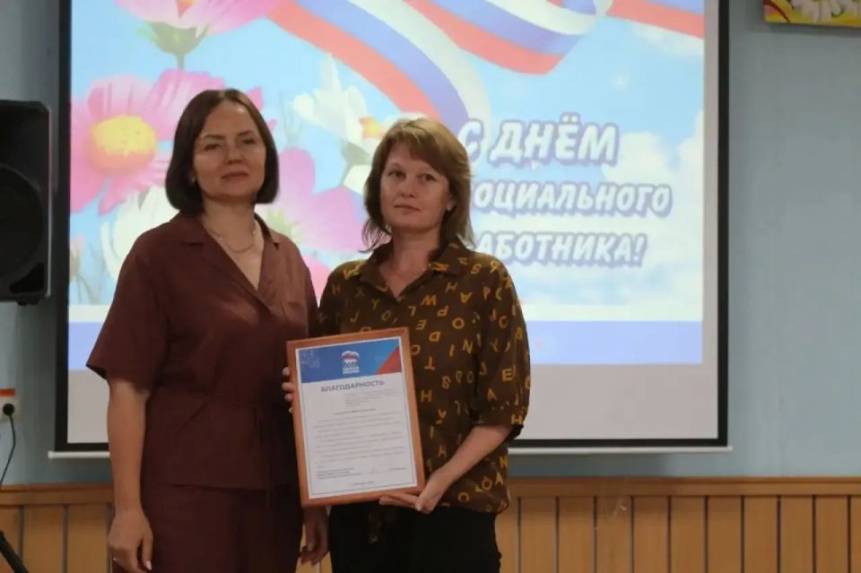 В рамках праздничных мероприятий, посвященных Дню социального работника, в БУ «Социально-реабилитационный центр для несовершеннолетних г. Чебоксары» состоялось торжественное мероприятие В рамках праздничных мероприятий, посвященных Дню социального работника, в БУ «Социально-реабилитационный центр для несовершеннолетних г. Чебоксары» состоялось торжественное мероприятие