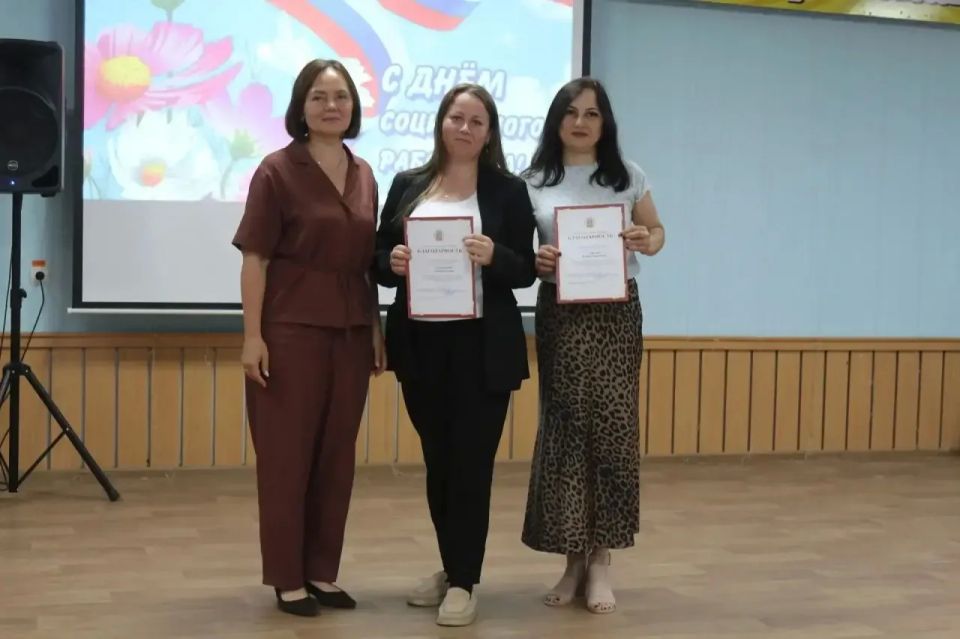 В рамках праздничных мероприятий, посвященных Дню социального работника, в БУ «Социально-реабилитационный центр для несовершеннолетних г. Чебоксары» состоялось торжественное мероприятие В рамках праздничных мероприятий, посвященных Дню социального работника, в БУ «Социально-реабилитационный центр для несовершеннолетних г. Чебоксары» состоялось торжественное мероприятие