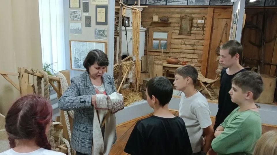 Воспитанники пришкольного лагеря школы №3 побывали в Музее «Бичурин и современность» в посёлке Кугеси — и всё это в рамках увлекательного республиканского проекта Агроэкспедиция «Один день на селе»! Воспитанники пришкольного лагеря школы №3 побывали в Музее «Бичурин и современность» в посёлке Кугеси — и всё это в рамках увлекательного республиканского проекта Агроэкспедиция «Один день на селе»!
