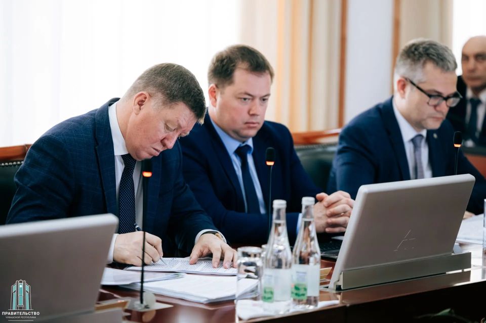 Сегодня на заседании Кабинета Министров Чувашской Республики утвердили 14 документов – это решения, подготовленные в развитие федеральных тем, нацпроектов и просьб жителей Сегодня на заседании Кабинета Министров Чувашской Республики утвердили 14 документов – это решения, подготовленные в развитие федеральных тем, нацпроектов и просьб жителей
