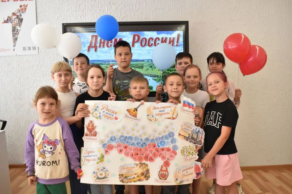 Юные патриоты: в детских садах и пришкольных лагерях Чебоксар присоединились к празднованию Дня России Юные патриоты: в детских садах и пришкольных лагерях Чебоксар присоединились к празднованию Дня России