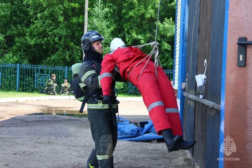 Пожарные Чувашии вошли в тройку лучших в Поволжье Пожарные Чувашии вошли в тройку лучших в Поволжье