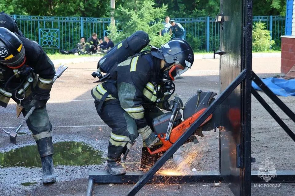 Пожарные из Чувашии заняли третье место на межрегиональных соревнованиях звеньев газодымозащитной службы Пожарные из Чувашии заняли третье место на межрегиональных соревнованиях звеньев газодымозащитной службы