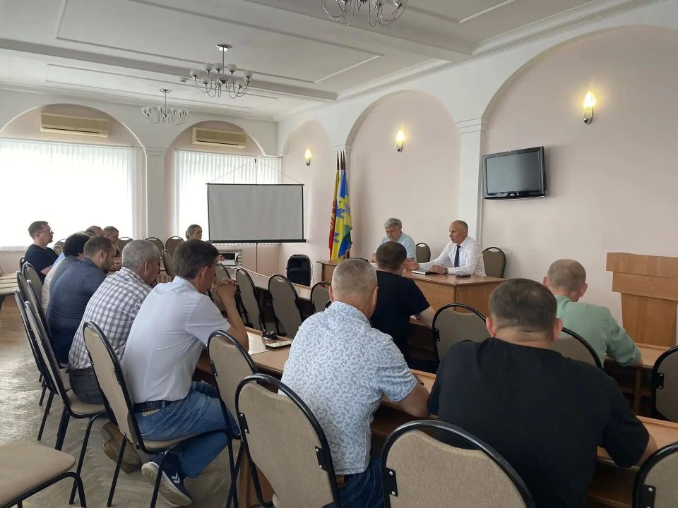 Глава Новочебоксарска Александр Алексеев провел еженедельное совещание с руководителями управляющих компаний (УК) Глава Новочебоксарска Александр Алексеев провел еженедельное совещание с руководителями управляющих компаний (УК)