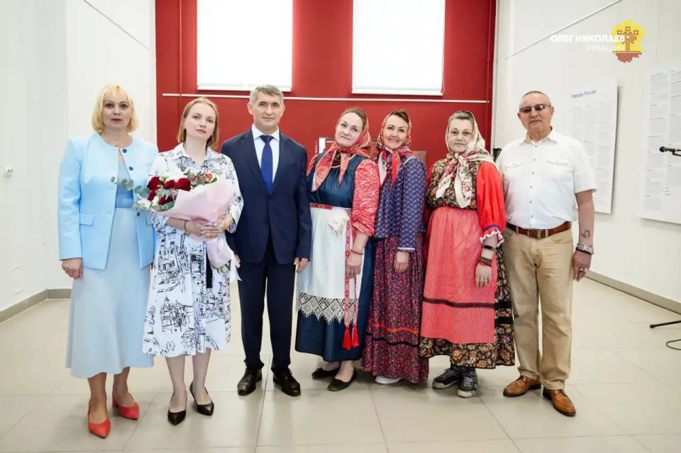 Олег Николаев: В День России открыли уникальную выставку «Народности России», в основе которой – восстановленная коллекция Императорского фарфорового завода Олег Николаев: В День России открыли уникальную выставку «Народности России», в основе которой – восстановленная коллекция Императорского фарфорового завода