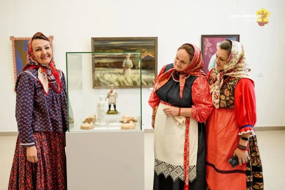 Олег Николаев: В День России открыли уникальную выставку «Народности России», в основе которой – восстановленная коллекция Императорского фарфорового завода