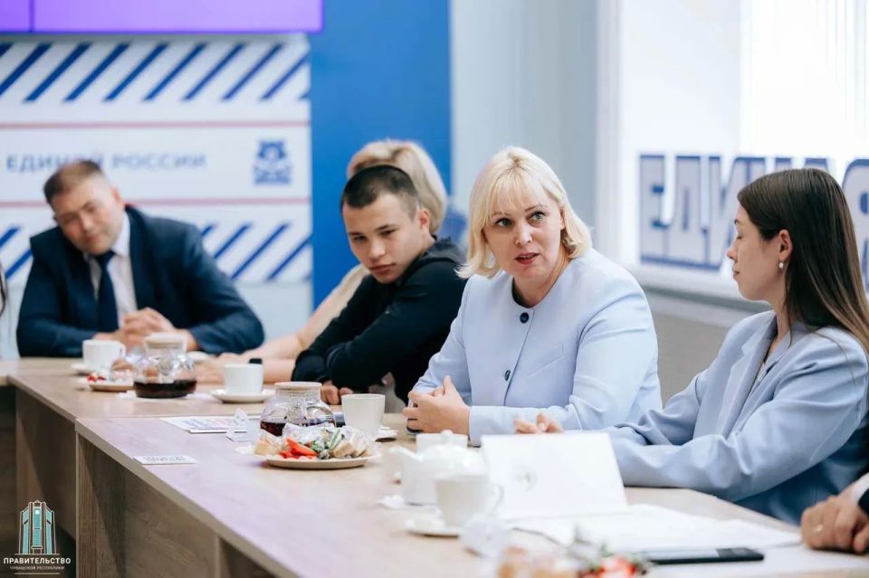 Обещал ребятам на майском форуме «ЛидЕРы изменений» встретиться снова - слово сдержал Обещал ребятам на майском форуме «ЛидЕРы изменений» встретиться снова - слово сдержал