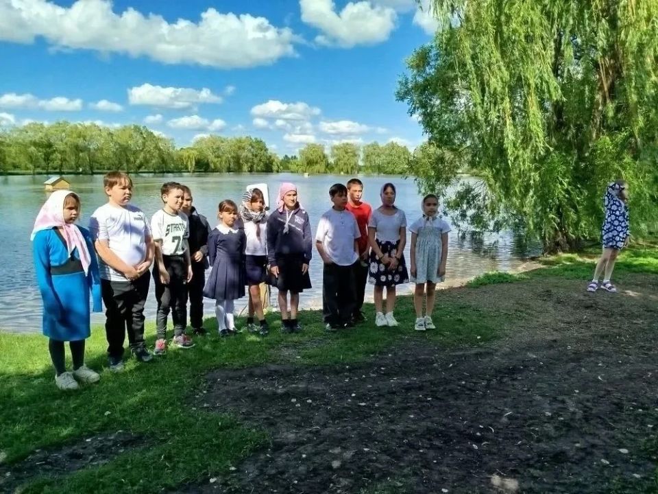 В рамках республиканского проекта «Агроэкспедиция «Один день на селе» учащиеся пришкольного лагеря Шумерлинской школы совершили увлекательное путешествие в один из самых самобытных городов Чувашии — Алатырь В рамках республиканского проекта «Агроэкспедиция «Один день на селе» учащиеся пришкольного лагеря Шумерлинской школы совершили увлекательное путешествие в один из самых самобытных городов Чувашии — Алатырь