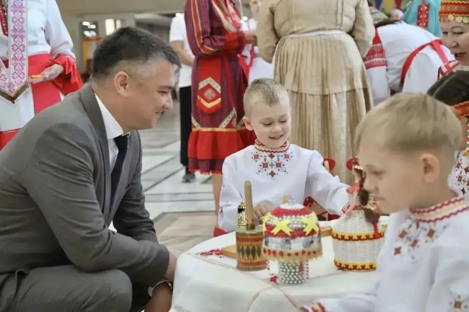 Дмитрий Захаров:. Вместе с Главой Чувашии Олегом Николаевым подвели итоги республиканского конкурса «Ача саднче Акатуй» Дмитрий Захаров:. Вместе с Главой Чувашии Олегом Николаевым подвели итоги республиканского конкурса «Ача саднче Акатуй»