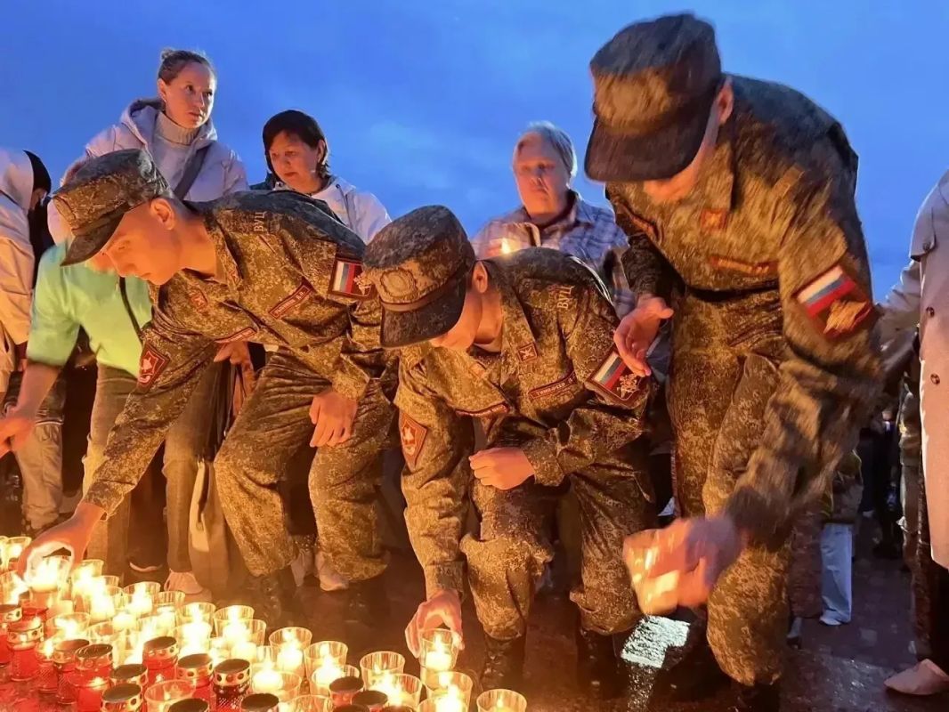 В Чебоксарах в парке Победы прошла акция «Свеча памяти» В Чебоксарах в парке Победы прошла акция «Свеча памяти»