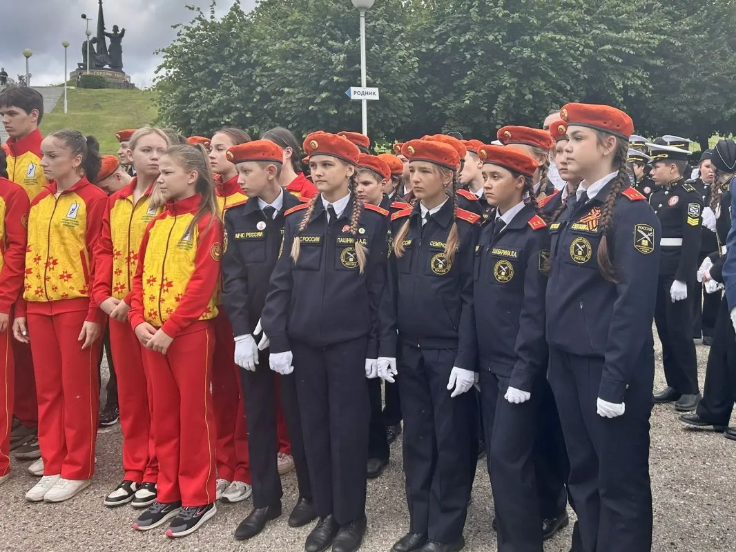 Ученики Новочебоксарского кадетского лицея приняли участие в Уроке Мужества в Парке Победы города Чебоксары Ученики Новочебоксарского кадетского лицея приняли участие в Уроке Мужества в Парке Победы города Чебоксары